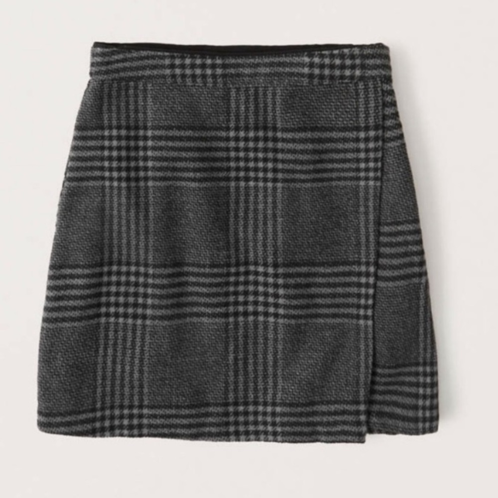 NWOT - Abercrombie & Fitch - Mini Skirt - Size XL